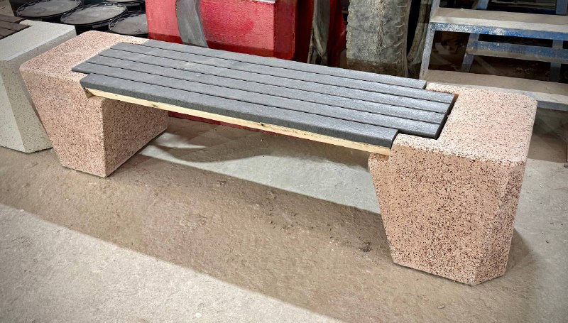 На заводе ЖБИ начали изготавливать малые архитектурные формы