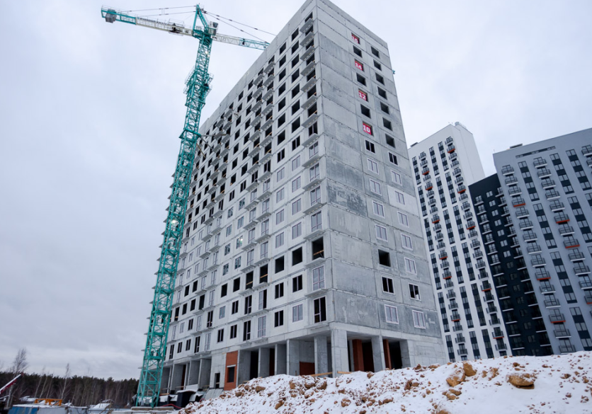 На ВИЗе-Правобережном смонтирована коробка нового дома